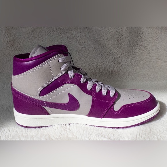 NIKE AIR JORDAN 1 MID “MAGENTA”, SIZE 8.5 - Picture 3 of 11